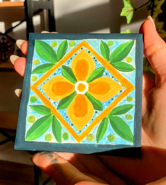 Taller de pintura de azulejos valencianos: descubre la historia y el simbolismo de la cerámica española